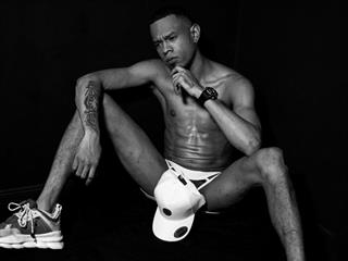 black latin23cm